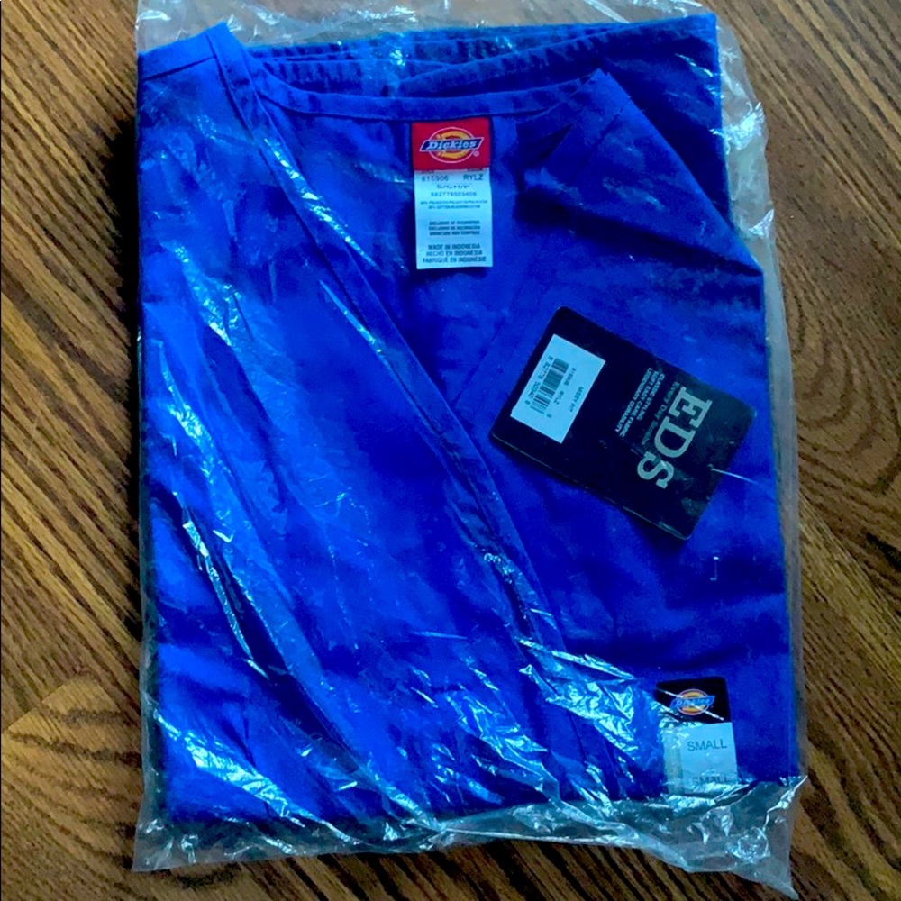 Scrub top royal blue small